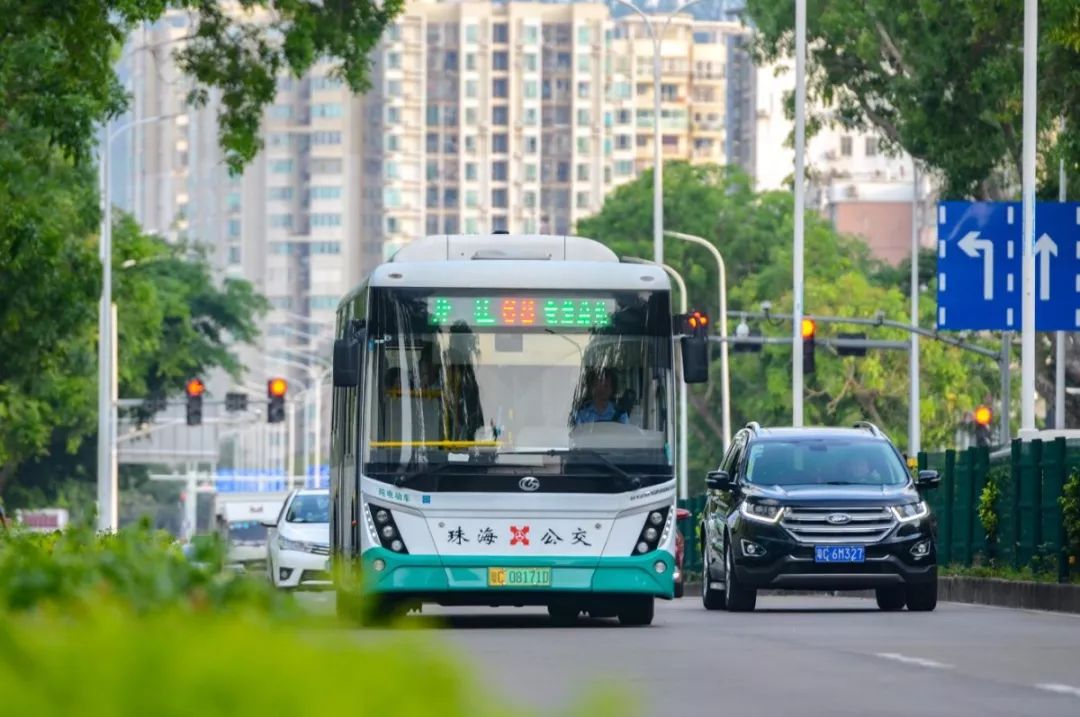 广东省车站公交车，连接城市的动脉